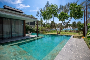 Luxury 5-Bedroom Beachfront Pool Villa